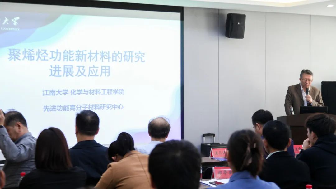 江南大学化学与材料工程学院教授、博士生导师王世波.jpg